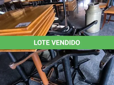 LOTE 196 - 07 MESAS DE MADEIRA 70 X70 PÉ DE FERRO E TAMPO EM MADEIRA. (NO ESTADO, NÃO SABEMOS SE FUNCIONA. LEILÃO NÃO TEM GARANTIA E NEM DEVOLUÇÃO).
