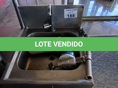 LOTE 188 - PIA DE INOX DE PAREDE E 2 FILTROS. (NO ESTADO, NÃO SABEMOS SE FUNCIONA. LEILÃO NÃO TEM GARANTIA E NEM DEVOLUÇÃO).