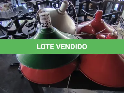 LOTE 221 - 06 LUMINÁRIAS CHAPÉU. (NO ESTADO, NÃO SABEMOS SE FUNCIONA. LEILÃO NÃO TEM GARANTIA E NEM DEVOLUÇÃO).