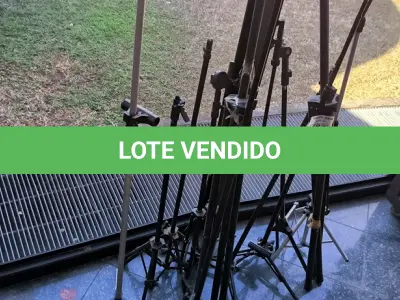 LOTE 183 - PORTA BANNER E PEDESTAL DIVERSOS. (NO ESTADO, NÃO SABEMOS SE FUNCIONA. LEILÃO NÃO TEM GARANTIA E NEM DEVOLUÇÃO).