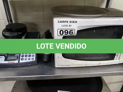 LOTE 096 - 01 MICROONDAS, 01 BALANÇA URANO, 02 BALANÇAS DE PRECISÃO, 01 BATEDEIRA, (NO ESTADO, NÃO SABEMOS SE FUNCIONA. LEILÃO NÃO TEM GARANTIA E NEM DEVOLUÇÃO).
