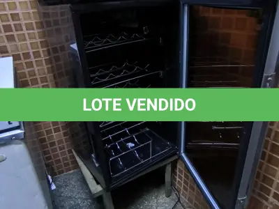 LOTE 129 - ADEGA CLIMATIZADA. (NO ESTADO, NÃO SABEMOS SE FUNCIONA. LEILÃO NÃO TEM GARANTIA E NEM DEVOLUÇÃO). 