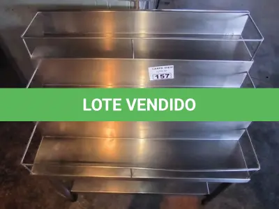 LOTE 157 - MESA PARA BEBIDAS E COPOS EM INOX. (NO ESTADO, NÃO SABEMOS SE FUNCIONA. LEILÃO NÃO TEM GARANTIA E NEM DEVOLUÇÃO).