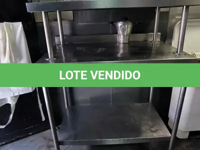 LOTE 117 - MESA DE INOX C/PRATELEIRA. (NO ESTADO, NÃO SABEMOS SE FUNCIONA. LEILÃO NÃO TEM GARANTIA E NEM DEVOLUÇÃO).