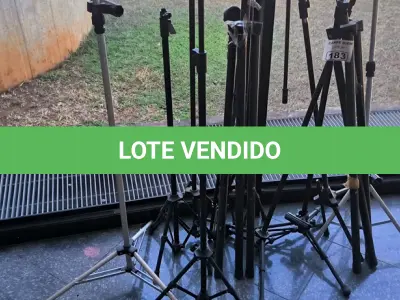 LOTE 183 - PORTA BANNER E PEDESTAL DIVERSOS. (NO ESTADO, NÃO SABEMOS SE FUNCIONA. LEILÃO NÃO TEM GARANTIA E NEM DEVOLUÇÃO).