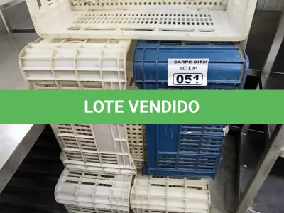 LOTE 051 - CAIXAS TIPO CEASA DIVERSAS. (NO ESTADO, NÃO SABEMOS SE FUNCIONA. LEILÃO NÃO TEM GARANTIA E NEM DEVOLUÇÃO).
