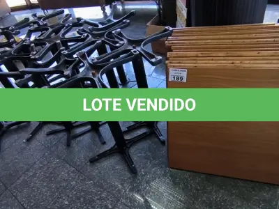 LOTE 189 - 15 MESAS DE MADEIRA 70 X70 PÉ DE FERRO E TAMPO EM MADEIRA. (NO ESTADO, NÃO SABEMOS SE FUNCIONA. ,LEILÃO NÃO TEM GARANTIA E NEM DEVOLUÇÃO).
