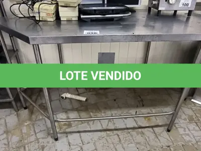 LOTE 098 - MESA DE INOX EM HEXÁGONO. (NO ESTADO, NÃO SABEMOS SE FUNCIONA. LEILÃO NÃO TEM GARANTIA E NEM DEVOLUÇÃO).