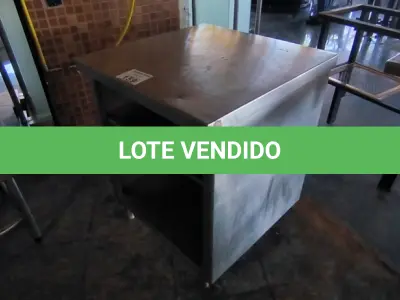 LOTE 159 - MESA DE INOX QUADRADA. (NO ESTADO, NÃO SABEMOS SE FUNCIONA. LEILÃO NÃO TEM GARANTIA E NEM DEVOLUÇÃO). 