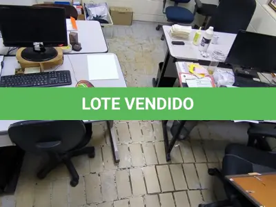LOTE 105 - 4 MESAS E 4 CADEIRAS DE ESCRITÓRIO (NO ESTADO, NÃO SABEMOS SE FUNCIONA. LEILÃO NÃO TEM GARANTIA E NEM DEVOLUÇÃO).