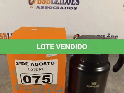 LOTE 075 - 01 JARRA TÉRMICA 1 LITRO. (NO ESTADO) ATENÇÃO! FAZER A VISITAÇÃO ANTES DE ARREMATAR, NÃO SABEMOS SE FUNCIONA. LEILÃO NÃO TEM GARANTIA E NEM DEVOLUÇÃO, SUJEITO A POSSÍVEIS AVARIAS VISÍVEIS/OCULTAS E/OU AUSÊNCIA DE COMPONENTES.
