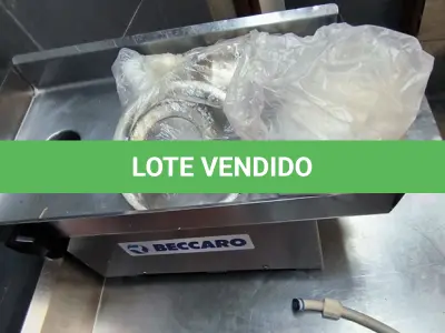 LOTE 107 - MÁQUINA DE MOER INDUSTRIAL BECCARO. (NO ESTADO, NÃO SABEMOS SE FUNCIONA. LEILÃO NÃO TEM GARANTIA E NEM DEVOLUÇÃO).