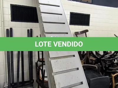 LOTE 037 - 02 PORTA TAÇAS DE MADEIRA. (NO ESTADO, NÃO SABEMOS SE FUNCIONA. LEILÃO NÃO TEM GARANTIA E NEM DEVOLUÇÃO).