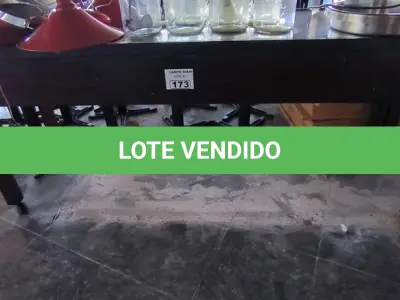 LOTE 173 - BALCÃO DE RODAS INOX E MADEIRA. (NO ESTADO, NÃO SABEMOS SE FUNCIONA. LEILÃO NÃO TEM GARANTIA E NEM DEVOLUÇÃO).