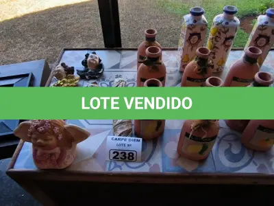 LOTE 238 - OBJETOS DECORATIVOS DE CERÂMICA. (NO ESTADO, NÃO SABEMOS SE FUNCIONA. LEILÃO NÃO TEM GARANTIA E NEM DEVOLUÇÃO).