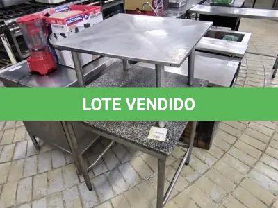LOTE 061 - MESA C/ PRATELEIRA DE INOX E GRANITO. (NO ESTADO, NÃO SABEMOS SE FUNCIONA. LEILÃO NÃO TEM GARANTIA E NEM DEVOLUÇÃO).