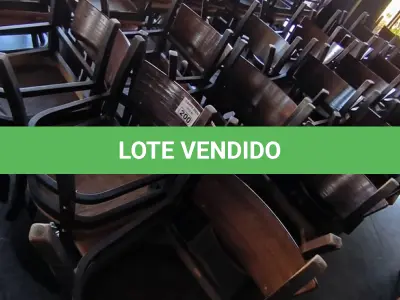 LOTE 200 - 40 CADEIRAS EM MADEIRA. (NO ESTADO, NÃO SABEMOS SE FUNCIONA. LEILÃO NÃO TEM GARANTIA E NEM DEVOLUÇÃO).