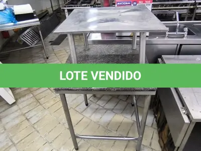 LOTE 061 - MESA C/ PRATELEIRA DE INOX E GRANITO. (NO ESTADO, NÃO SABEMOS SE FUNCIONA. LEILÃO NÃO TEM GARANTIA E NEM DEVOLUÇÃO).