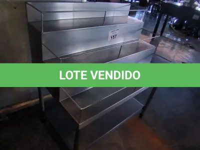 LOTE 157 - MESA PARA BEBIDAS E COPOS EM INOX. (NO ESTADO, NÃO SABEMOS SE FUNCIONA. LEILÃO NÃO TEM GARANTIA E NEM DEVOLUÇÃO).