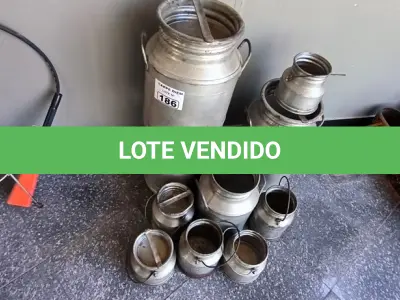 LOTE 186 - LEITEIRAS EM ALUMÍNIO DECORATIVOS. (NO ESTADO, NÃO SABEMOS SE FUNCIONA. LEILÃO NÃO TEM GARANTIA E NEM DEVOLUÇÃO).
