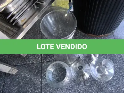 LOTE 292 - VIDROS DE DECORAÇÃO E 03 DECANTER DE VINHO. (NO ESTADO, NÃO SABEMOS SE FUNCIONA. LEILÃO NÃO TEM GARANTIA E NEM DEVOLUÇÃO).