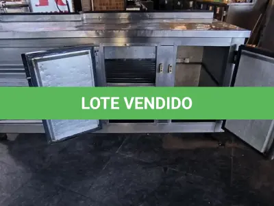 LOTE 132 - BALCÃO REFRIGERADO DUAS PORTAS. (NO ESTADO, NÃO SABEMOS SE FUNCIONA. LEILÃO NÃO TEM GARANTIA E NEM DEVOLUÇÃO).
