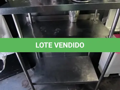LOTE 117 - MESA DE INOX C/PRATELEIRA. (NO ESTADO, NÃO SABEMOS SE FUNCIONA. LEILÃO NÃO TEM GARANTIA E NEM DEVOLUÇÃO).