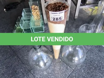 LOTE 285 - 03 VIDROS DECORATIVOS GRANDES (CAFÉ). (NO ESTADO, NÃO SABEMOS SE FUNCIONA. LEILÃO NÃO TEM GARANTIA E NEM DEVOLUÇÃO).