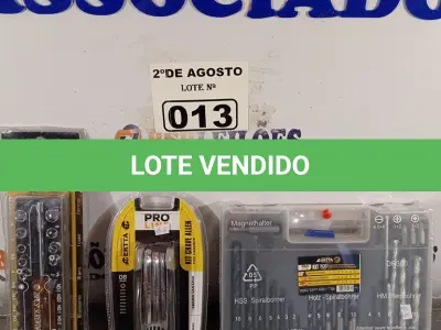 LOTE 013 - 01 KIT INTERCAMBIÁVEL MULTIFUNCIONAL, 01 KIT CHAVE TIPO CANIVETE E 01 KIT COM 300 BROCAS PARA MADEIRA/METAL E ALVENARIA. (NOVO) (NO ESTADO) ATENÇÃO! FAZER A VISITAÇÃO ANTES DE ARREMATAR, NÃO SABEMOS SE FUNCIONA. LEILÃO NÃO TEM GARANTIA E NEM DEVOLUÇÃO, SUJEITO A POSSÍVEIS AVARIAS VISÍVEIS/OCULTAS E/OU AUSÊNCIA DE COMPONENTES.