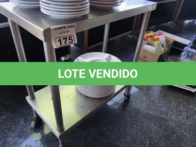LOTE 175 - 01 BANCADAS DE INOX COM RODINHA PEQUENA. (NO ESTADO, NÃO SABEMOS SE FUNCIONA. LEILÃO NÃO TEM GARANTIA E NEM DEVOLUÇÃO).