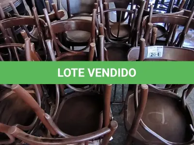 LOTE 204 - 27 CADEIRAS EM MADEIRA MODELO SÃO PAULO DA THONART. (NO ESTADO, NÃO SABEMOS SE FUNCIONA. LEILÃO NÃO TEM GARANTIA E NEM DEVOLUÇÃO). 