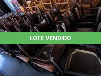 LOTE 200 - 40 CADEIRAS EM MADEIRA. (NO ESTADO, NÃO SABEMOS SE FUNCIONA. LEILÃO NÃO TEM GARANTIA E NEM DEVOLUÇÃO).