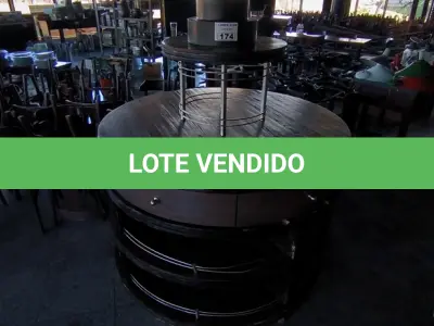 LOTE 174 - MÓVEL REDONDO COM GAVETAS E PRATELEIRA EM MADEIRA. (NO ESTADO, NÃO SABEMOS SE FUNCIONA. LEILÃO NÃO TEM GARANTIA E NEM DEVOLUÇÃO).