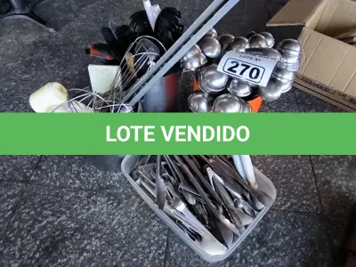 LOTE 270 - UTENSÍLIOS DIVERSOS PEQUENOS CONCHAS PEGADORES, COLHERES, FUÊ. (NO ESTADO, NÃO SABEMOS SE FUNCIONA. LEILÃO NÃO TEM GARANTIA E NEM DEVOLUÇÃO).