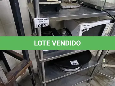LOTE 095 - ESTANTE DE INOX. (NO ESTADO, NÃO SABEMOS SE FUNCIONA. LEILÃO NÃO TEM GARANTIA E NEM DEVOLUÇÃO).