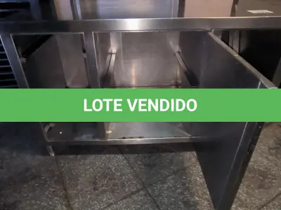 LOTE 176 - BANCADA INOX COM PORTA. (NO ESTADO, NÃO SABEMOS SE FUNCIONA. LEILÃO NÃO TEM GARANTIA E NEM DEVOLUÇÃO).