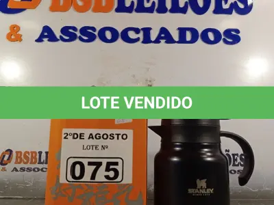 LOTE 075 - 01 JARRA TÉRMICA 1 LITRO. (NO ESTADO) ATENÇÃO! FAZER A VISITAÇÃO ANTES DE ARREMATAR, NÃO SABEMOS SE FUNCIONA. LEILÃO NÃO TEM GARANTIA E NEM DEVOLUÇÃO, SUJEITO A POSSÍVEIS AVARIAS VISÍVEIS/OCULTAS E/OU AUSÊNCIA DE COMPONENTES.
