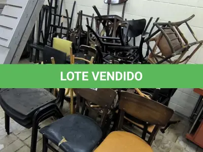 LOTE 038 - CADEIRAS INCOMPLETAS EM MADEIRA. (NO ESTADO, NÃO SABEMOS SE FUNCIONA. LEILÃO NÃO TEM GARANTIA E NEM DEVOLUÇÃO).