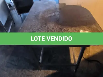 LOTE 207 - MESA DE INOX E MÁRMORE PARA ABRIR MASSA. (NO ESTADO, NÃO SABEMOS SE FUNCIONA. LEILÃO NÃO TEM GARANTIA E NEM DEVOLUÇÃO).