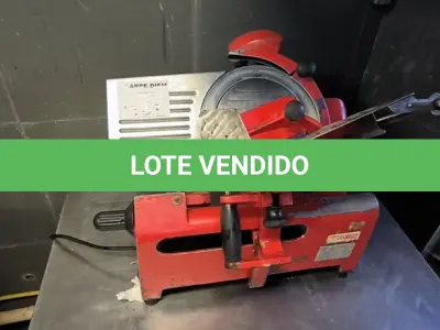 LOTE 131 - FATIADORA DE FRIOS. (NO ESTADO, NÃO SABEMOS SE FUNCIONA. LEILÃO NÃO TEM GARANTIA E NEM DEVOLUÇÃO).