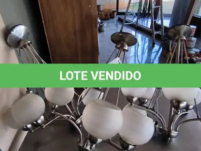 LOTE 218 - 03 LUSTRE E SPOTS DIVERSOS. (NO ESTADO, NÃO SABEMOS SE FUNCIONA. LEILÃO NÃO TEM GARANTIA E NEM DEVOLUÇÃO).