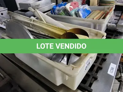 LOTE 075 - UTENSILIOS DE COZINHA DIVERSOS (COLHERES E CONCHAS INDUSTRIAIS). (NO ESTADO, NÃO SABEMOS SE FUNCIONA. LEILÃO NÃO TEM GARANTIA E NEM DEVOLUÇÃO).
