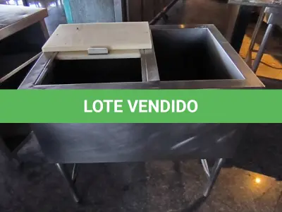 LOTE 136 - MESA CAIXA P/ GELO COM TÁBUA DE POLIETILENO. (NO ESTADO, NÃO SABEMOS SE FUNCIONA. LEILÃO NÃO TEM GARANTIA E NEM DEVOLUÇÃO).
