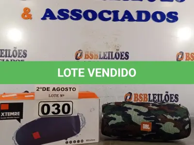 LOTE 030 - 01 CAIXA DE SOM PORTABLE WIRELESS SPEAKER COM ALÇA E CABO VERDE CAMUFLADO. (NOVO) (NO ESTADO) ATENÇÃO! FAZER A VISITAÇÃO ANTES DE ARREMATAR, NÃO SABEMOS SE FUNCIONA. LEILÃO NÃO TEM GARANTIA E NEM DEVOLUÇÃO, SUJEITO A POSSÍVEIS AVARIAS VISÍVEIS/OCULTAS E/OU AUSÊNCIA DE COMPONENTES.