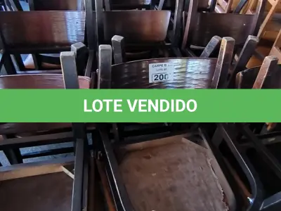 LOTE 200 - 40 CADEIRAS EM MADEIRA. (NO ESTADO, NÃO SABEMOS SE FUNCIONA. LEILÃO NÃO TEM GARANTIA E NEM DEVOLUÇÃO).