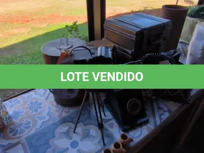LOTE 239 - OBJETOS DECORATIVOS DE FERRO E PAPELMARCHE, (NO ESTADO, NÃO SABEMOS SE FUNCIONA. LEILÃO NÃO TEM GARANTIA E NEM DEVOLUÇÃO). 