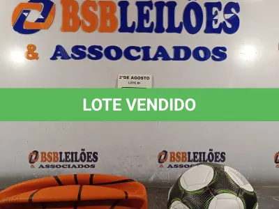 LOTE 014 - 02 BOLAS, SENDO 01 BASQUETE E 01 FUTEBOL. (NO ESTADO) ATENÇÃO! FAZER A VISITAÇÃO ANTES DE ARREMATAR, NÃO SABEMOS SE FUNCIONA. LEILÃO NÃO TEM GARANTIA E NEM DEVOLUÇÃO, SUJEITO A POSSÍVEIS AVARIAS VISÍVEIS/OCULTAS E/OU AUSÊNCIA DE COMPONENTES.