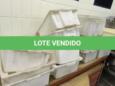 LOTE 042 - CAIXAS PLÁSTICAS DE TRANSPORTE DIVERSOS TAMANHOS. (NO ESTADO, NÃO SABEMOS SE FUNCIONA. LEILÃO NÃO TEM GARANTIA E NEM DEVOLUÇÃO).