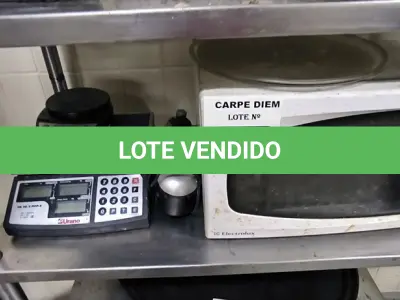 LOTE 096 - 01 MICROONDAS, 01 BALANÇA URANO, 02 BALANÇAS DE PRECISÃO, 01 BATEDEIRA, (NO ESTADO, NÃO SABEMOS SE FUNCIONA. LEILÃO NÃO TEM GARANTIA E NEM DEVOLUÇÃO).
