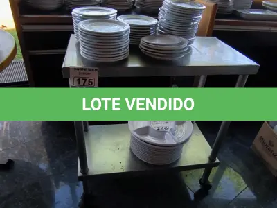 LOTE 175 - 01 BANCADAS DE INOX COM RODINHA PEQUENA. (NO ESTADO, NÃO SABEMOS SE FUNCIONA. LEILÃO NÃO TEM GARANTIA E NEM DEVOLUÇÃO).